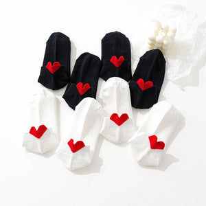 Thin cotton boat socks with shallow heel and heart shape