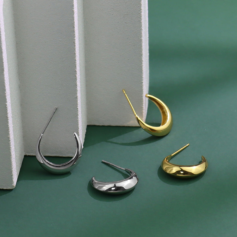 C-shaped Horn Earrings